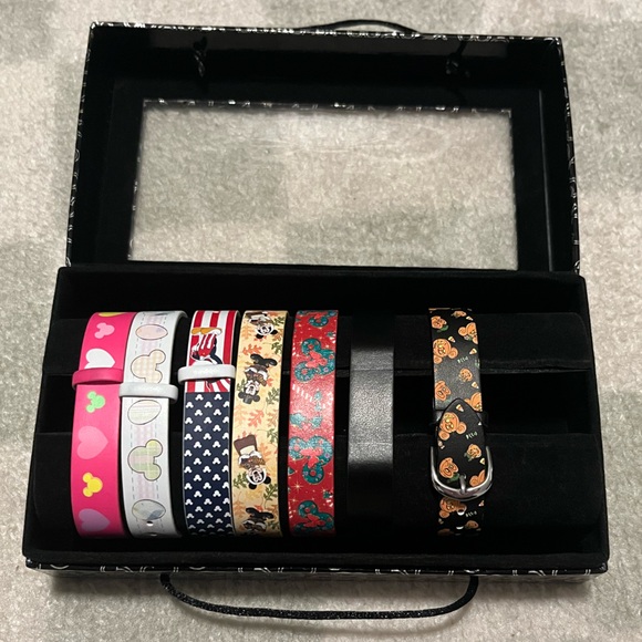 Disney Holiday Watch Set - Picture 5 of 5